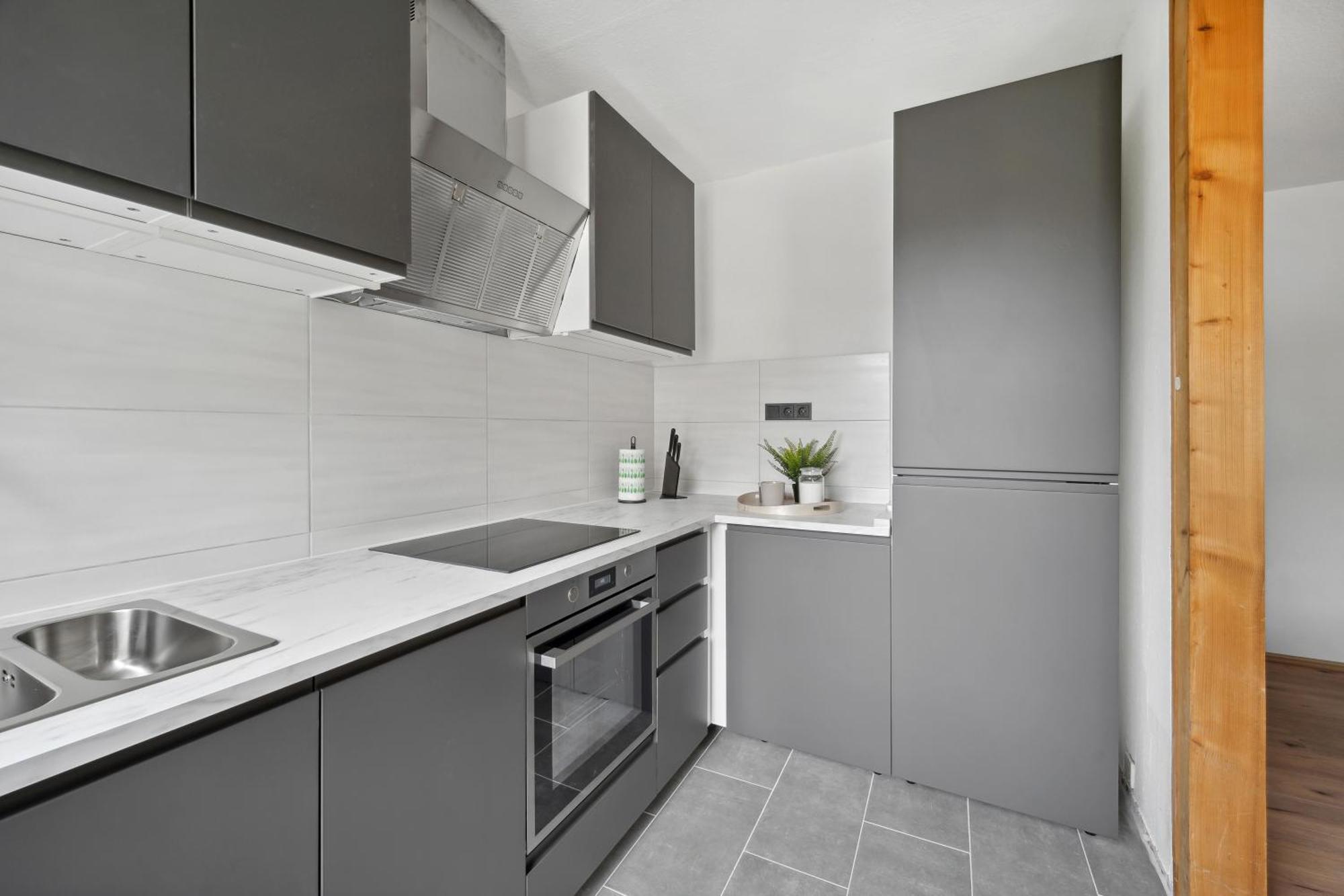 Modernes 4 Mit Brandneuer Einrichtung Apartment